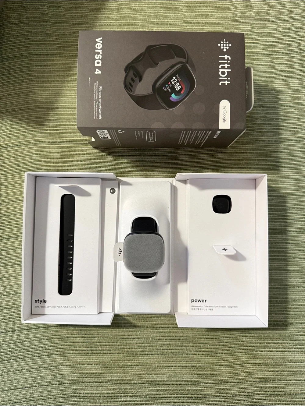 fitbit Versa 4- by google Smartwatch in Black